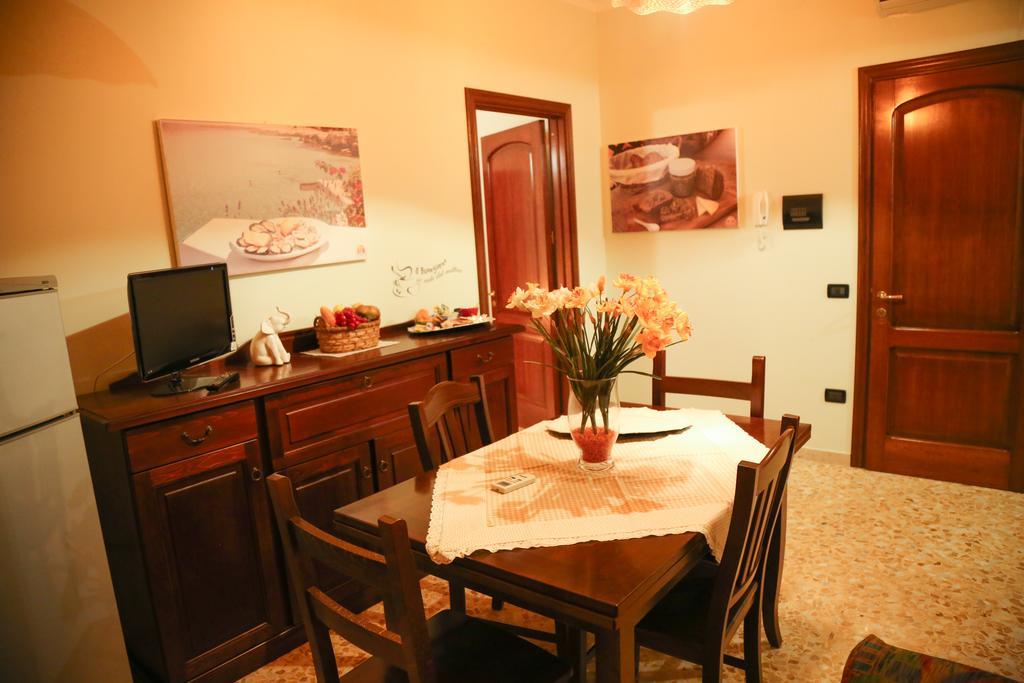 レッチェCasa Sant'Oronzoアパートメント エクステリア 写真
